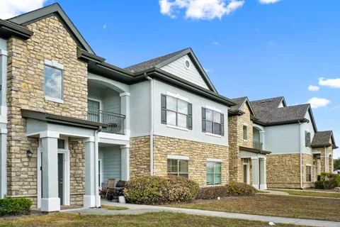 Champion Townhomes on the Green - Photo 10 of 31